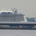 大黒ふ頭に停泊する世界最大級の船を、横浜港から見てきました。20日(日・祝) 来港クイーンエリザベスの参考に [横浜港シンボルタワー]