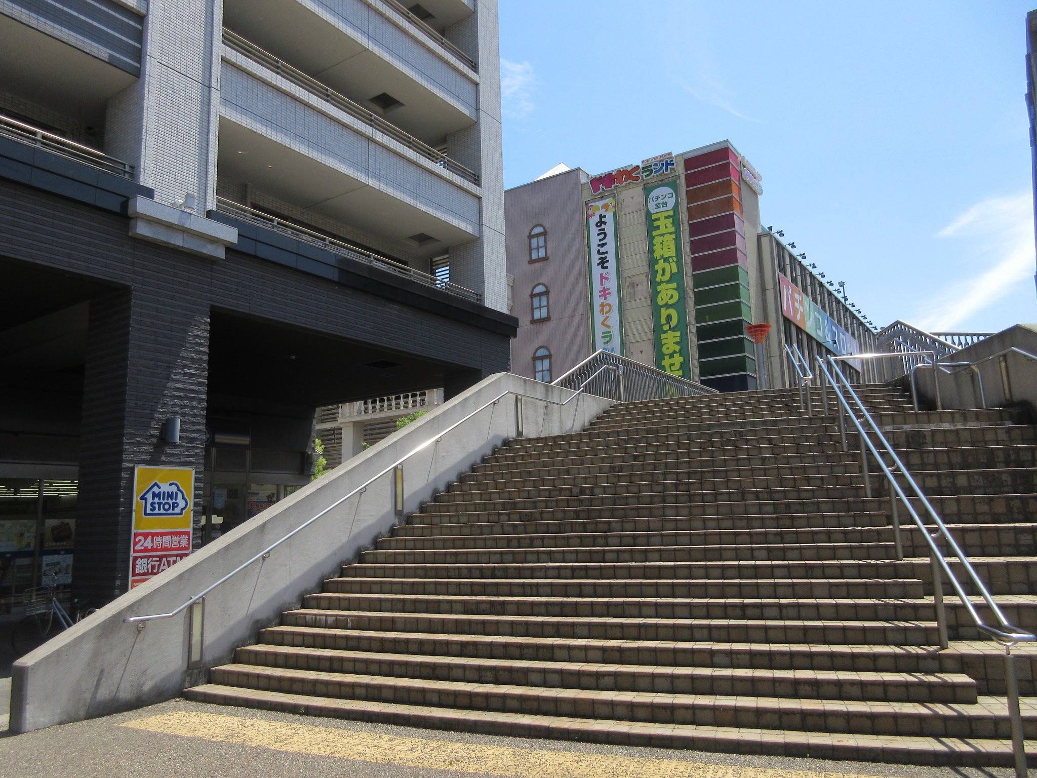 横浜国際プールは 年長さん 小学生に特におすすめ 広いプールにジャグジー 土日は朝7時半から遊べます 都筑区 横浜 湘南で子供と遊ぶ あそびい横浜 湘南