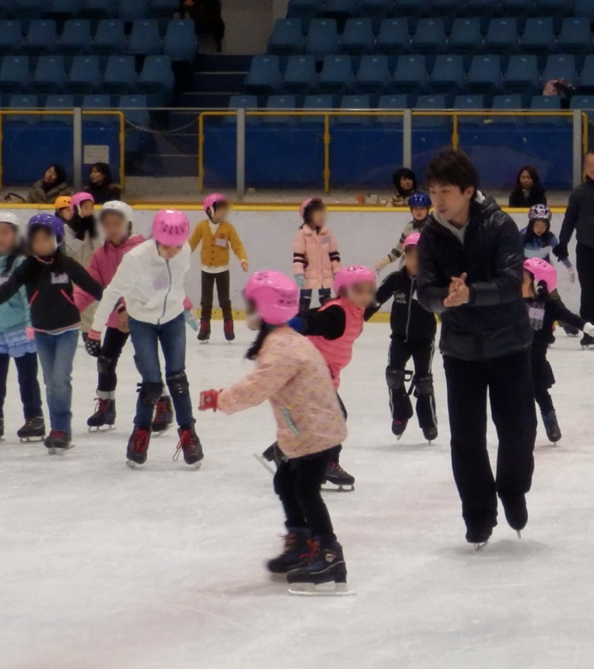 子供スケート教室 春休みに短期でスケートに挑戦 5歳から小学生 初心者から上級者まで3クラス 新横浜スケートセンター 3 27 横浜 湘南で子供と遊ぶ あそびい横浜 湘南