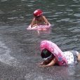 [夏休み横浜から１時間] 海水浴デビューにピッタリのこじんまりしたビーチ。一緒に露天風呂とイルカショーも楽しめます！ [胴網海岸：三浦市油壷マリンパーク近く]