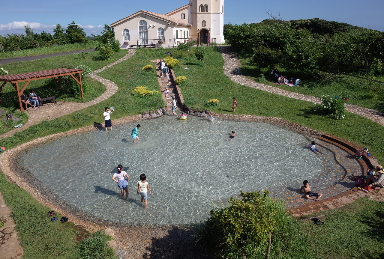 神奈川で一番広い水遊び場！？着替えコーナーや休憩所も充実で、一度は行ってみたいところです。[横須賀市：ソレイユの丘