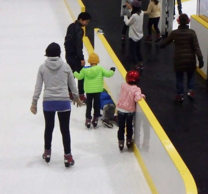 初心者でも楽しめるスケートリンク横浜市内4選 子供と初めてのスケートにもぴったり 横浜 湘南で子供と遊ぶ あそびい横浜 湘南