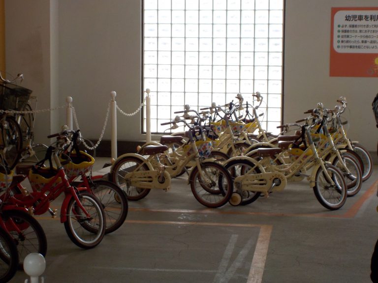 県立辻堂海浜公園：自転車を無料で借りて、自転車の練習ができる公園！電車の運転手さん体験まで楽しめます。[辻堂海浜公園：交通公園] 【湘南
