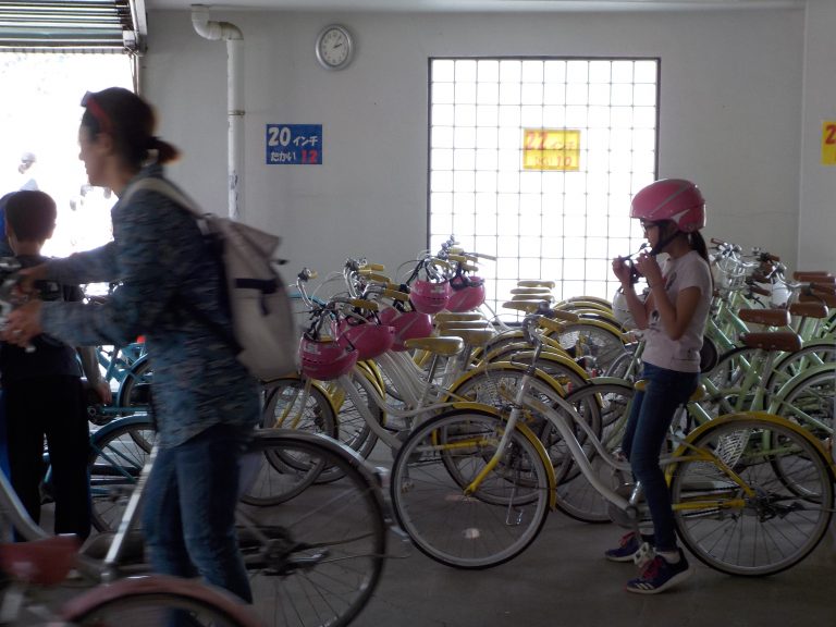 県立辻堂海浜公園：自転車を無料で借りて、自転車の練習ができる公園！電車の運転手さん体験まで楽しめます。[辻堂海浜公園：交通公園] 【湘南