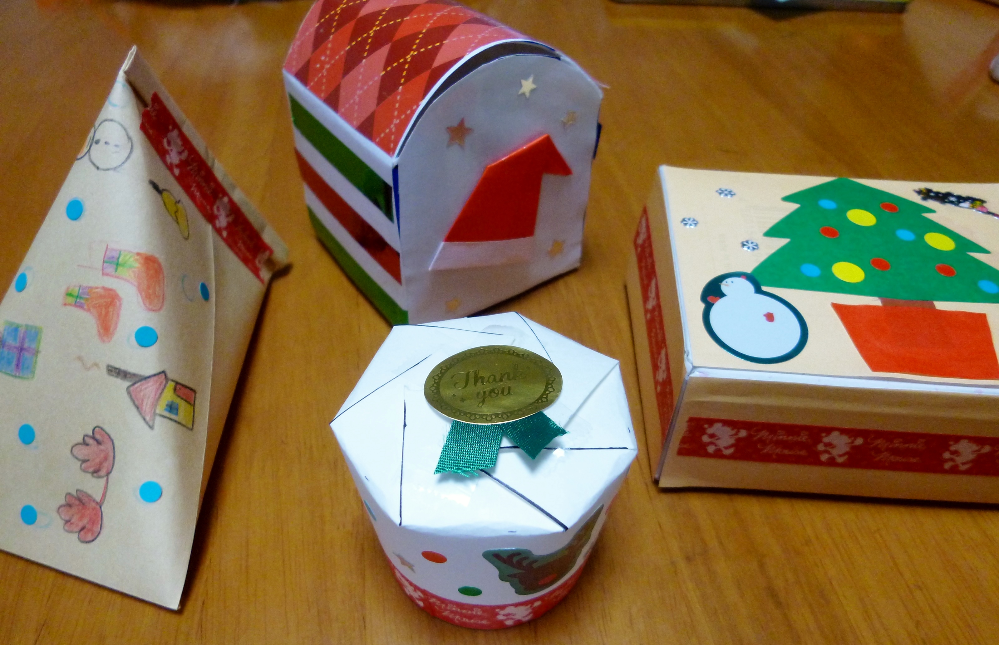 手作りクリスマス お菓子入れ 家にあるもの 牛乳パック ティッシュ箱 紙コップ 封筒 で簡単工作 子供と楽しく作ってみよう 湘南エリア 横浜 湘南で子供と遊ぶ あそびい横浜 湘南