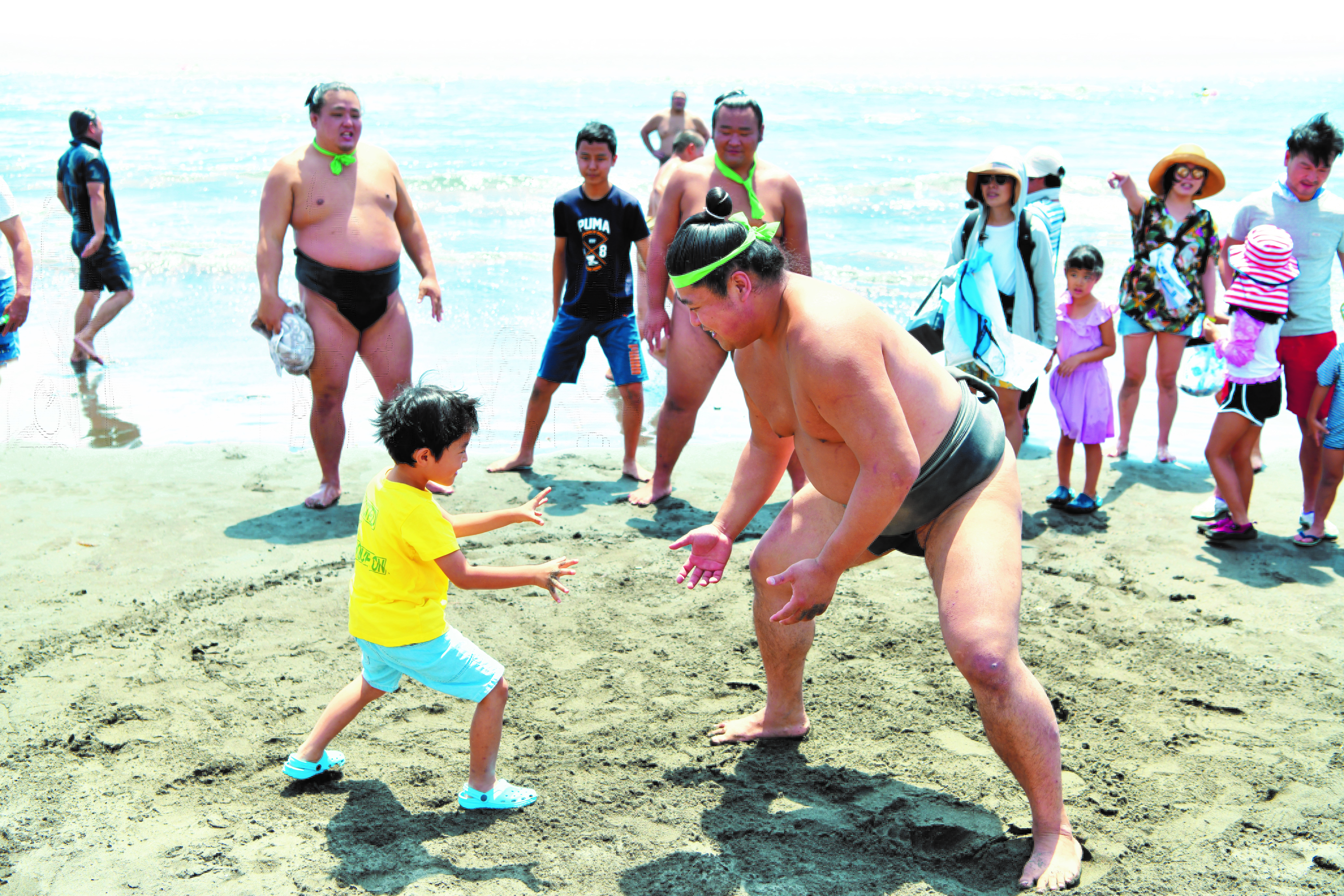 どすこいビーチクリーン2019 江の島場所 2019年8月24日 土 開催 お相撲さんと一緒に海をきれいにして 相撲体験をしよう 藤沢市片瀬東浜海岸 受付締切8月16日 金 湘南エリア 横浜 湘南で子供と遊ぶ あそびい横浜 湘南