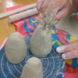 初めての陶芸教室【横浜各地で開催中】親子で一緒に陶芸をしよう！手で回すろくろを使って、好きな形の器を作ります。親子で作った「器」は後日お持ち帰り！毎回大人気です。