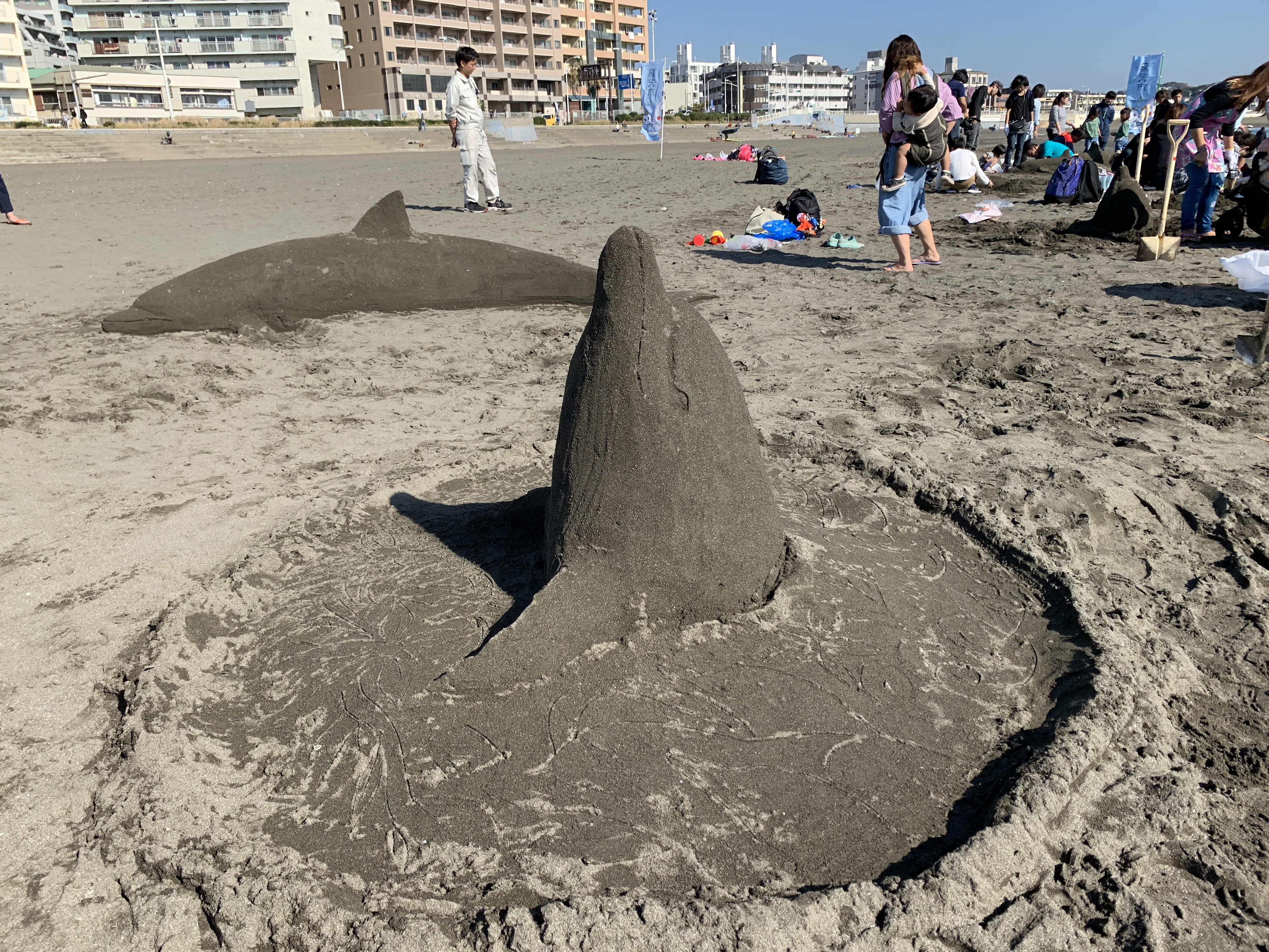 10月26日 土 片瀬海岸東浜でビーチクリーン サンドアートのイベント開催 参加者募集中 砂浜で達人と一緒に 砂イルカを作ってみませんか 申込締切10月18日 金 湘南エリア 横浜 湘南で子供と遊ぶ あそびい横浜 湘南