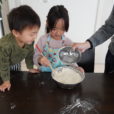 長期休み中の「おひるごはん」は、子供と遊びながら作ろう！粉から『手打ちうどん』を作ってみました。超簡単！パパ大活躍！運動不足も解消！？