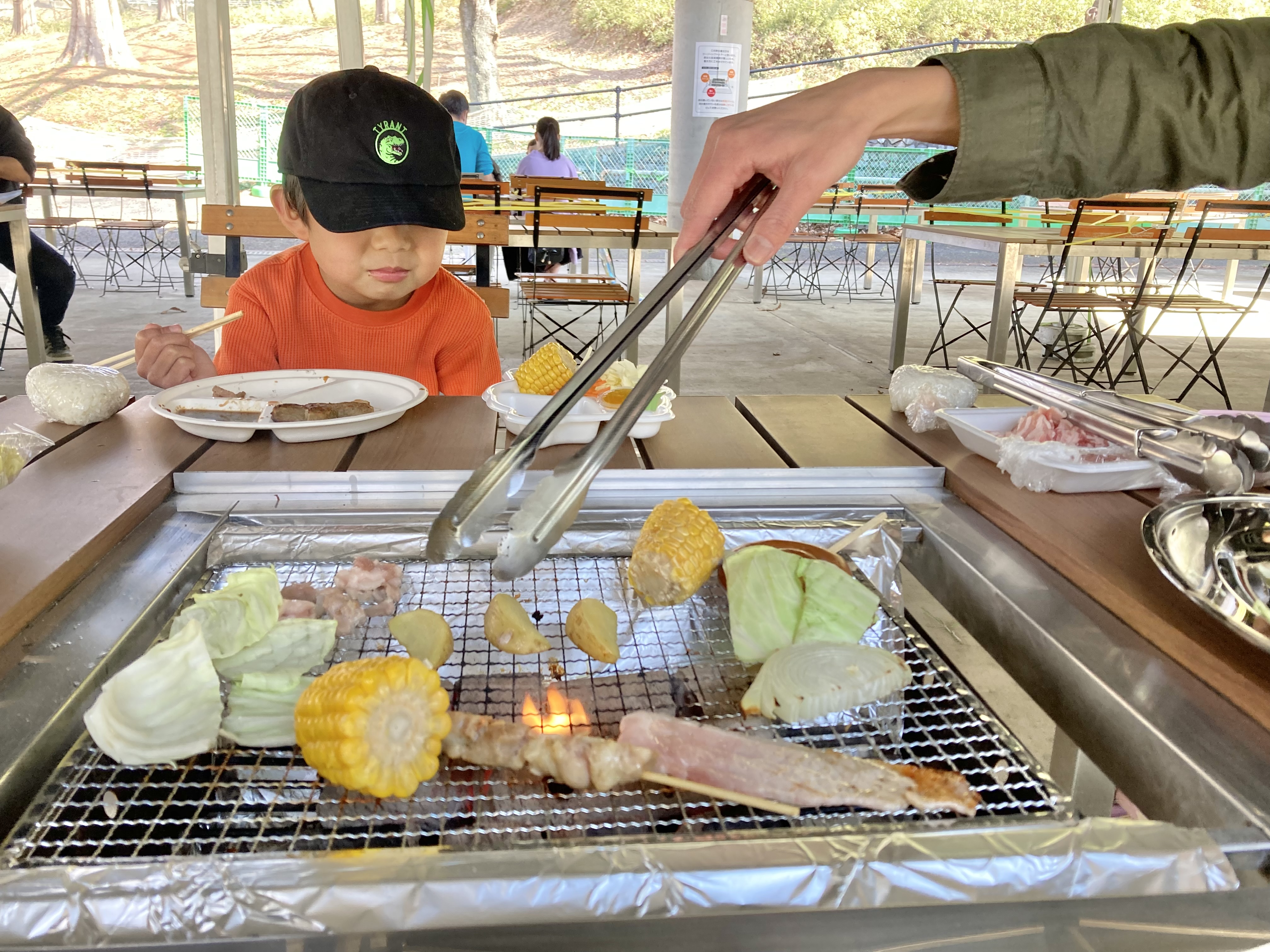 こどもの国 でバーベキューしてきました 家族で初めてのbbqにおすすめです 食材も道具も準備不要 手ぶらで簡単にアウトドアを楽しめました 22年3月営業開始です 横浜 湘南で子供と遊ぶ あそびい横浜 湘南