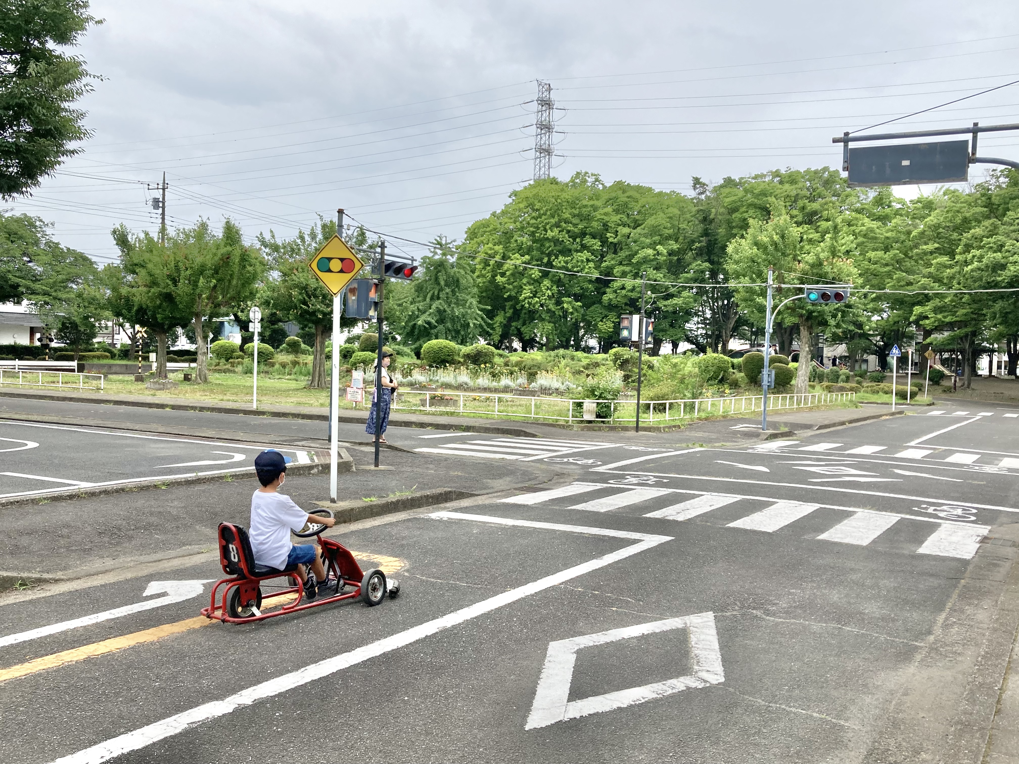 鹿沼公園 相模原市 自転車 ゴーカート 豆自動車に無料で乗れる 児童交通公園に行ってきました 幼児から小学生まで利用可能 淵野辺駅徒歩３分の駅近です 木陰のある遊具でも遊んできました ママレポ 横浜 湘南で子供と遊ぶ あそびい横浜 湘南