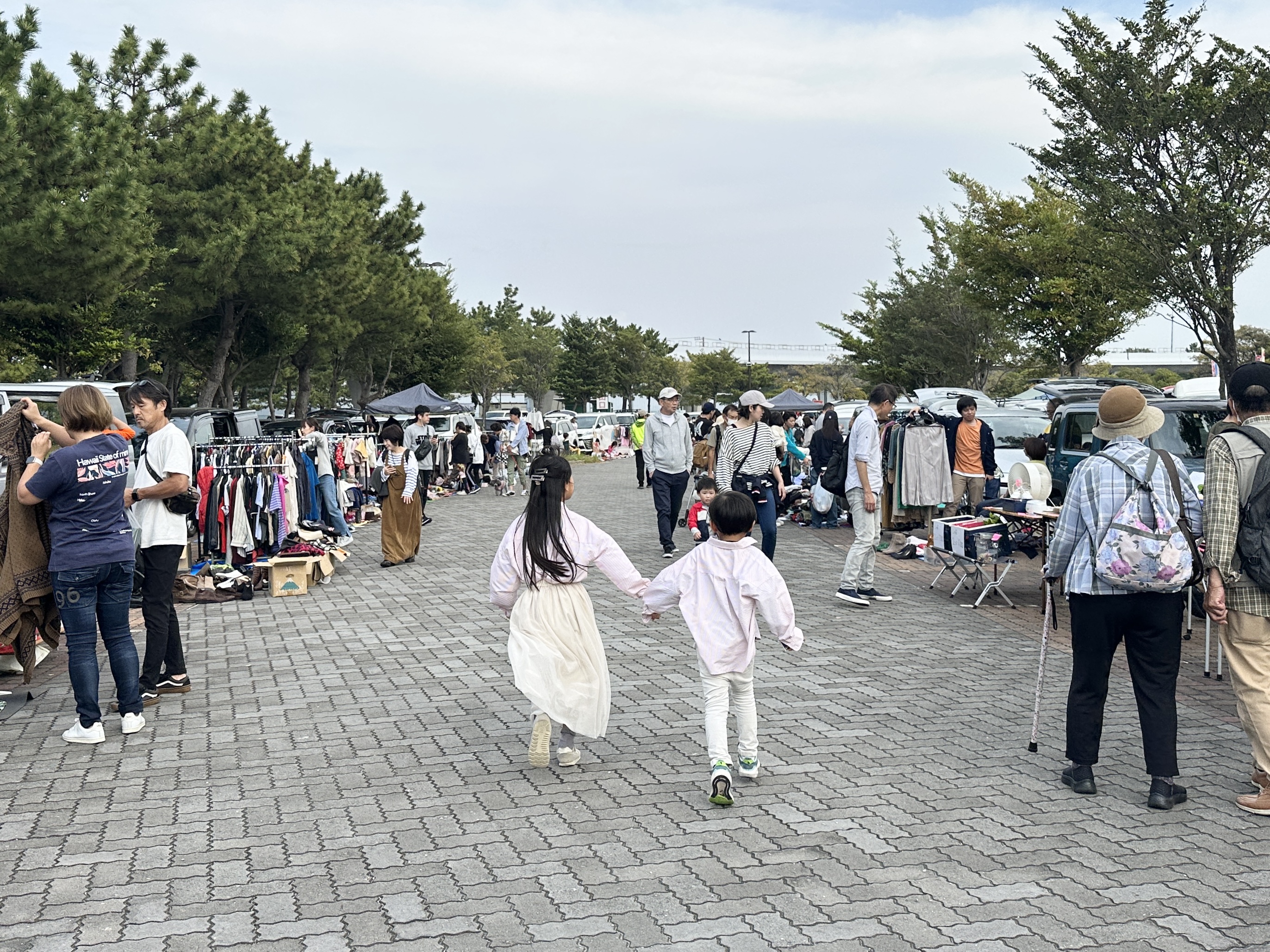 海の公園 フリーマケット】公園内で定期的に開催されるフリー