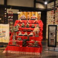 「都筑民家園」ひな祭りウィーク2024に行ってきました！かわいいお雛様に囲まれて日本の伝統文化に触れられます。女の子にはもちろん男の子ママにもおススメです！入場無料で3月3日まで開催中！
