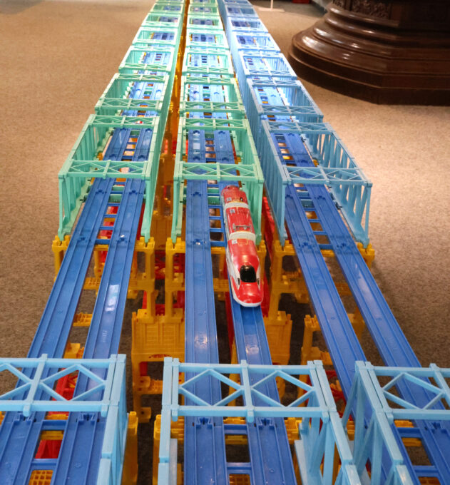 「でんしゃであそぼう!」毎回満席の大人気イベント！プロが作った1周60メートルの巨大なレールで自分の電車を走らせよう！通算12回目の開催は大倉山で。予約受付中［2025/11/28(金)29(土)30(日)：港北区大倉山］