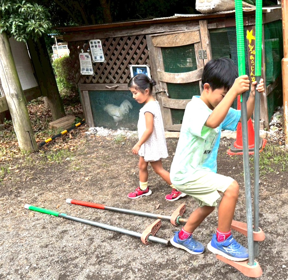 藤沢市少年の森：たき火でマシュマロ焼いてワクワク体験！竹馬などの