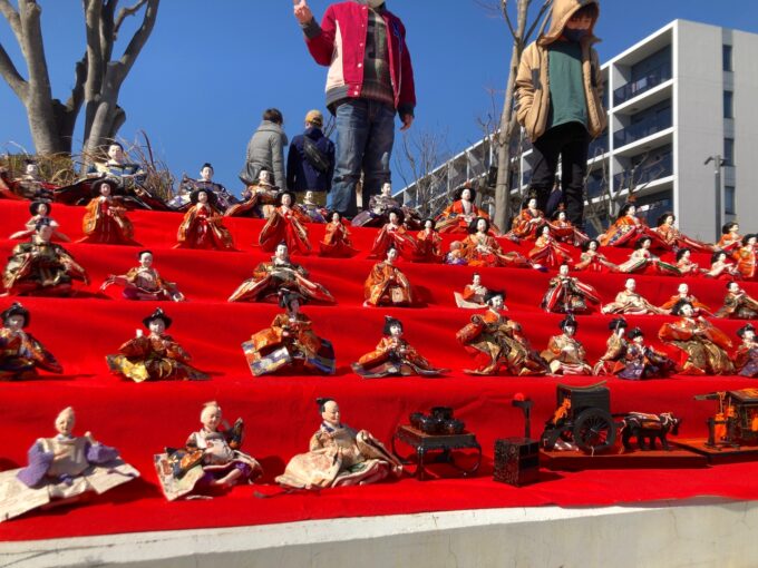 みなまきひなまつり：南万騎が原駅前の広場にひな人形がずらり！かわいくて華やかなファミリーフォトが撮れる人気イベント！三世代で楽しめます！[相鉄いずみ野線「南万騎が原駅」みなまきひなまつり：26年3月1日（日）][PR]